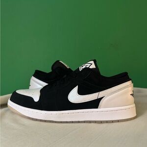 Jordan 1 low diamond shorts size 11.5